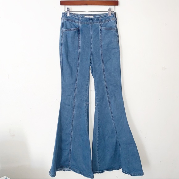 We The Free Know Me Better Flare Boho Bellbottom Blue Jeans Size 26 - Picture 3 of 9